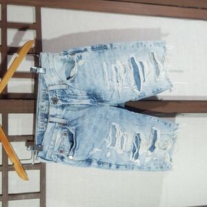 American Eagle Bermuda Length Distressed / Destroyed Denim Shorts Sz 26